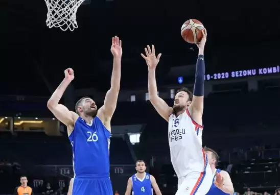  Anadolu Efes, İstanbul Büyükşehir Belediyespor'u 111-74 yendi