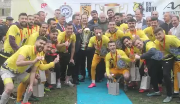 Bayburt İl Özel İdare şampiyonluk kupasını aldı