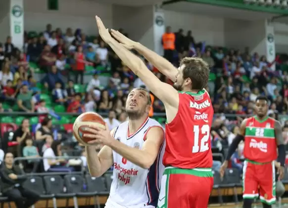 Bahçeşehir Koleji, sahasında Pınar Karşıyaka'yı 74-62 yendi