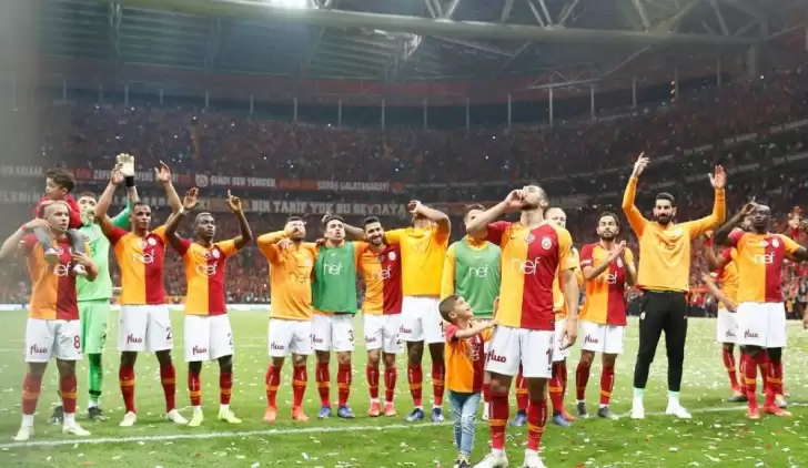 Galatasaray taraftarları havaya girdi! Şampiyonluk için...