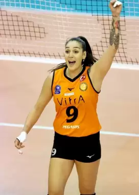 Büşra ve Gözde’den Eczacıbaşı’na veda