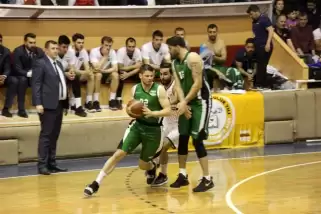 Karesispor, sahasında Akhisar Belediyespor'a 73-80 yenildi