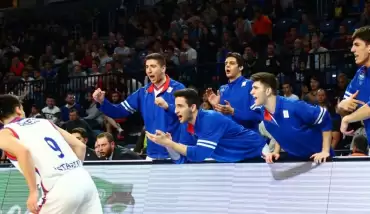 Anadolu Efes ve Banvit finalde