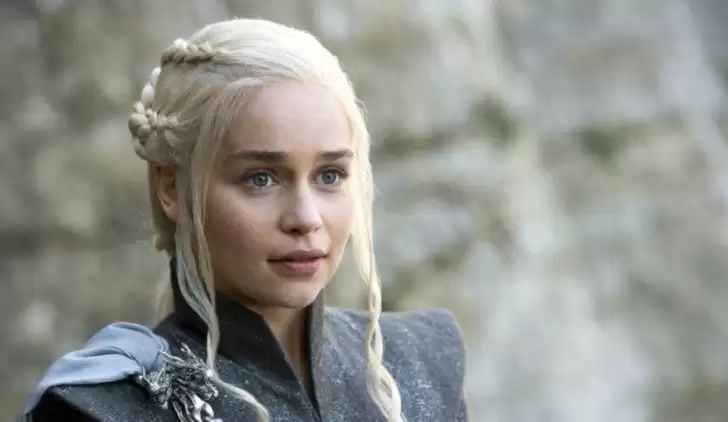 Game of Thrones yıldızı Emilia Clarke'a maçta sürpriz!