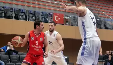 Bahçeşehir Koleji, deplasmanda İstanbul Büyükşehir Belediyespor'u 98-50 yendi