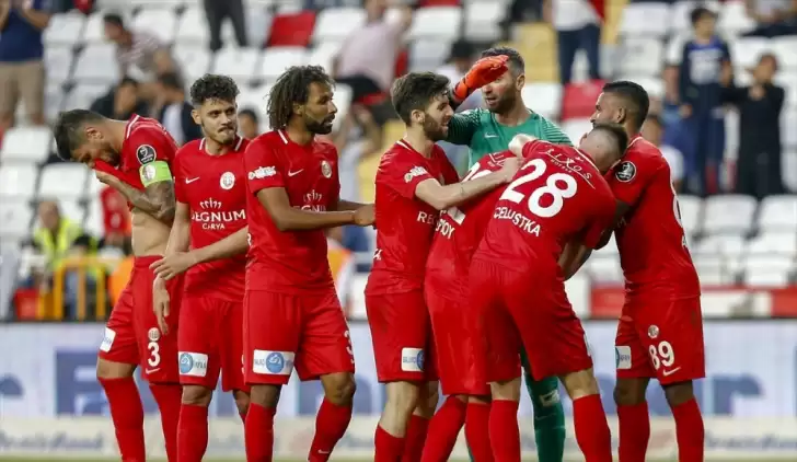 Antalyaspor sahasında coştu: 3-0!