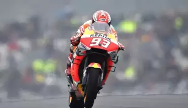 Fransa’da gülen Marc Marquez oldu
