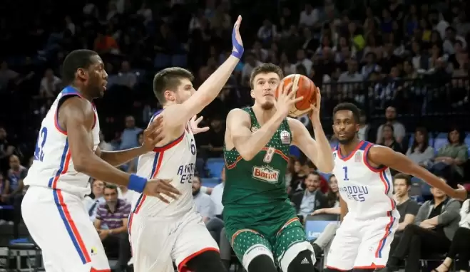 Anadolu Efes, Banvit'i rahat geçti