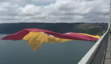 Şampiyon Galatasaray'ın bayrağı köprülere asıldı!