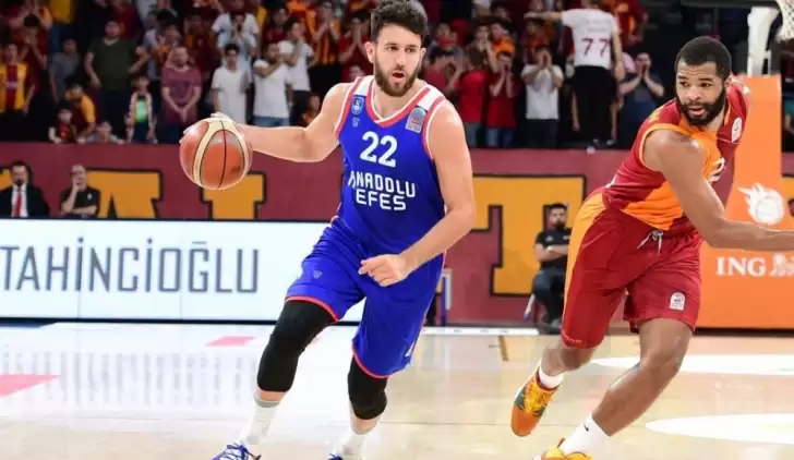 Anadolu Efes finale yükselen ilk takım oldu!