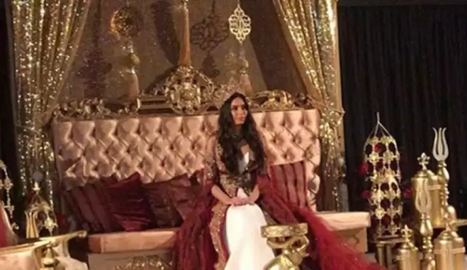 Mesut Özil ve Amine Gülşe kına gecesinde coştu