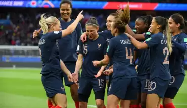 Fransa, Dünya Kupası'na kazanarak başladı