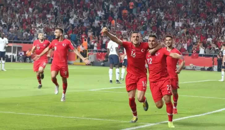 A Milli Takım'ın Fransa zaferi sonrası sosyal medya yıkıldı! 'GOOL' diye bağırmak...