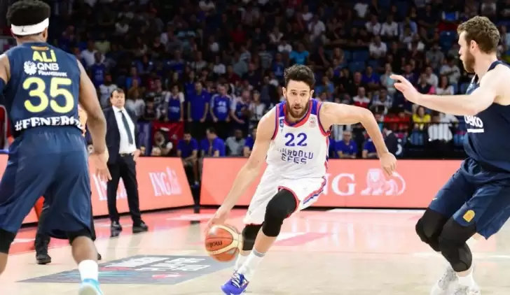 Anadolu Efes geriden gelip kazandı! Seride durum 1-1