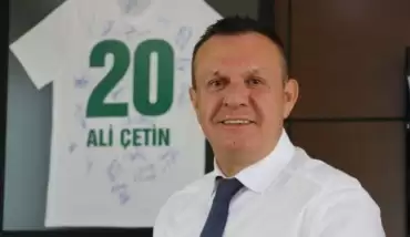 Başkan, kendi taraftarına saldırdı! (Video)