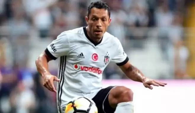 Beşiktaş'ta o isimle yollar ayrıldı!