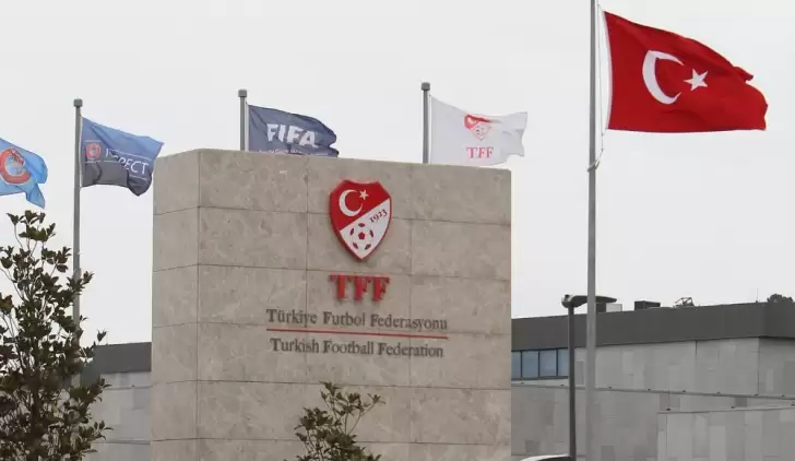 Canlı yayında flaş sözler: "Ülkeyi yönetirler ama Türk futbolunu yönetemezler"
