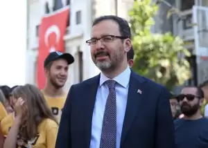 Bakan Kasapoğlu'ndan dünya şampiyonu Rıza Kayaalp'e tebrik