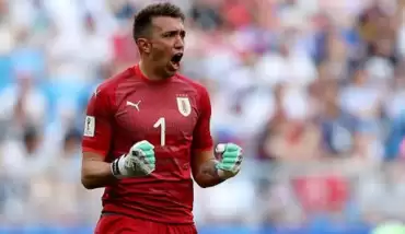 Yaşayan efsane Muslera! Tarihe geçti!