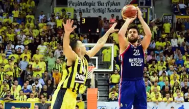 Anadolu Efes Fenerbahçe Beko maçında tribünler doldu