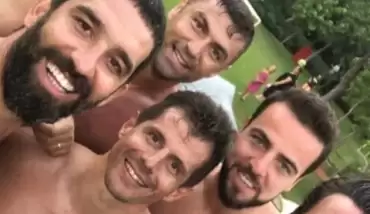 'En'ler tatilde buluştu! Burak Yılmaz ve Arda Turan paylaştı...
