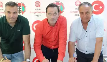 Turgutluspor'da Cüneyt Biçer resmen imzaladı