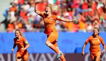 Hollanda yarı finalde