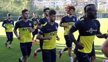 Fenerbahçe sezonun ilk antrenmanını gerçekleştirdi