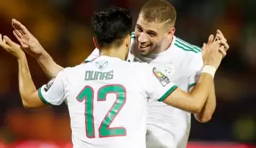 Slimani şov yaptı, Cezayir son 16 turuna yükseldi