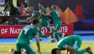 Cezayir yarı finalde!