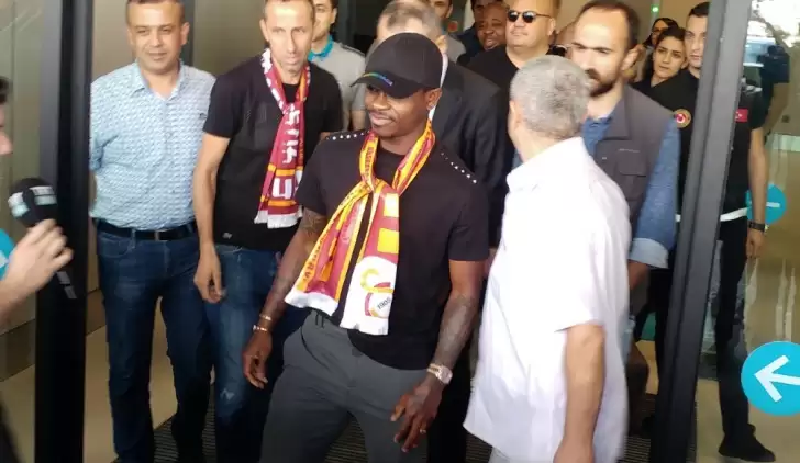 Jean Michael Seri, Galatasaray için İstanbul'da