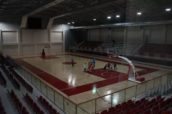 Yalova 90. Yıl Spor Salonu yeni sezona hazırlanıyor