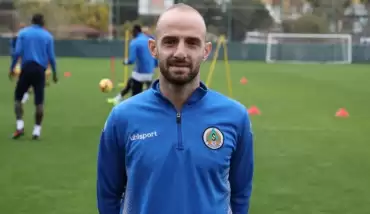 Efecan'dan flaş sözler: "Önce insan olmayı..."