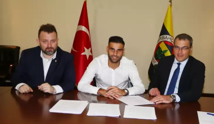 Fenerbahçe, Deniz Türüç ile 3 yıllık sözleşme imzaladı