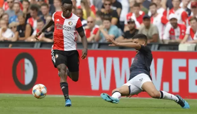 Feyenoord 1 puanı son dakika golüyle kaptı