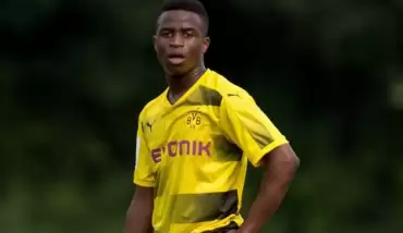 Youssoufa Moukoko şov yapmaya devam ediyor!