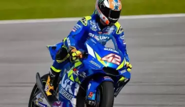 Nefes kesen Büyük Britanya yarışını Alex Rins kazandı