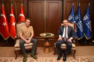 Fransa yolcusu Ertuğrul vedâ turuna çıktı