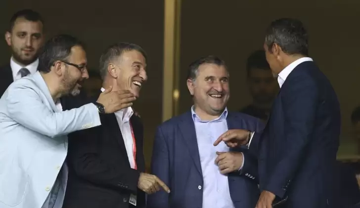 Ali Koç ve Ahmet Ağaoğlu maç öncesi bir araya geldi