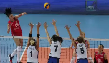 Kadınlar Avrupa Voleybol Şampiyonası'nda ilk finalist Sırbistan!