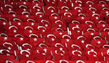 Beşiktaş Park'ta her koltuğa bir Türk bayrağı