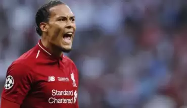 Virgil van Dijk, Liverpool'un 6 yıllık sözleşme teklifini kabul etti