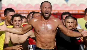 667. Tarihi Elmalı Yağlı Güreşleri'nde Ali Gürbüz başpehlivan oldu