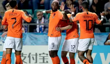 Ryan Babel attı, Hollanda kazandı!