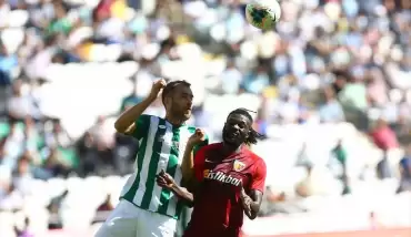 Emmanuel Adebayor: "Başımız dik bir şekilde devam edeceğiz"