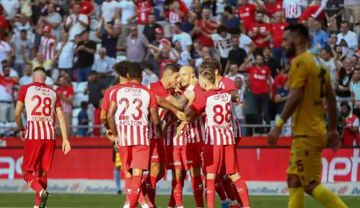 Antalyaspor kendi evinde güldü! 3-0