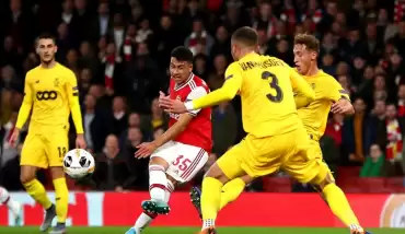 Arsenal, Standard Liege'e karşı zorlanmadı!