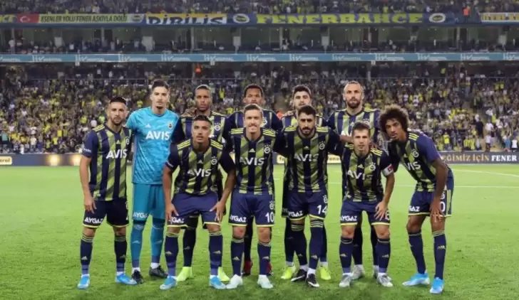 Fenerbahçe'de futbolcular toplandı: "Başınızı dik tutun..."