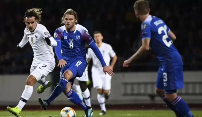 Fransa, İzlanda deplasmanında tek golle kazandı! 0-1