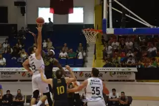 Petkimspor, evinde Akhisar Belediye’yi 75–72’lik skorla mağlup etti